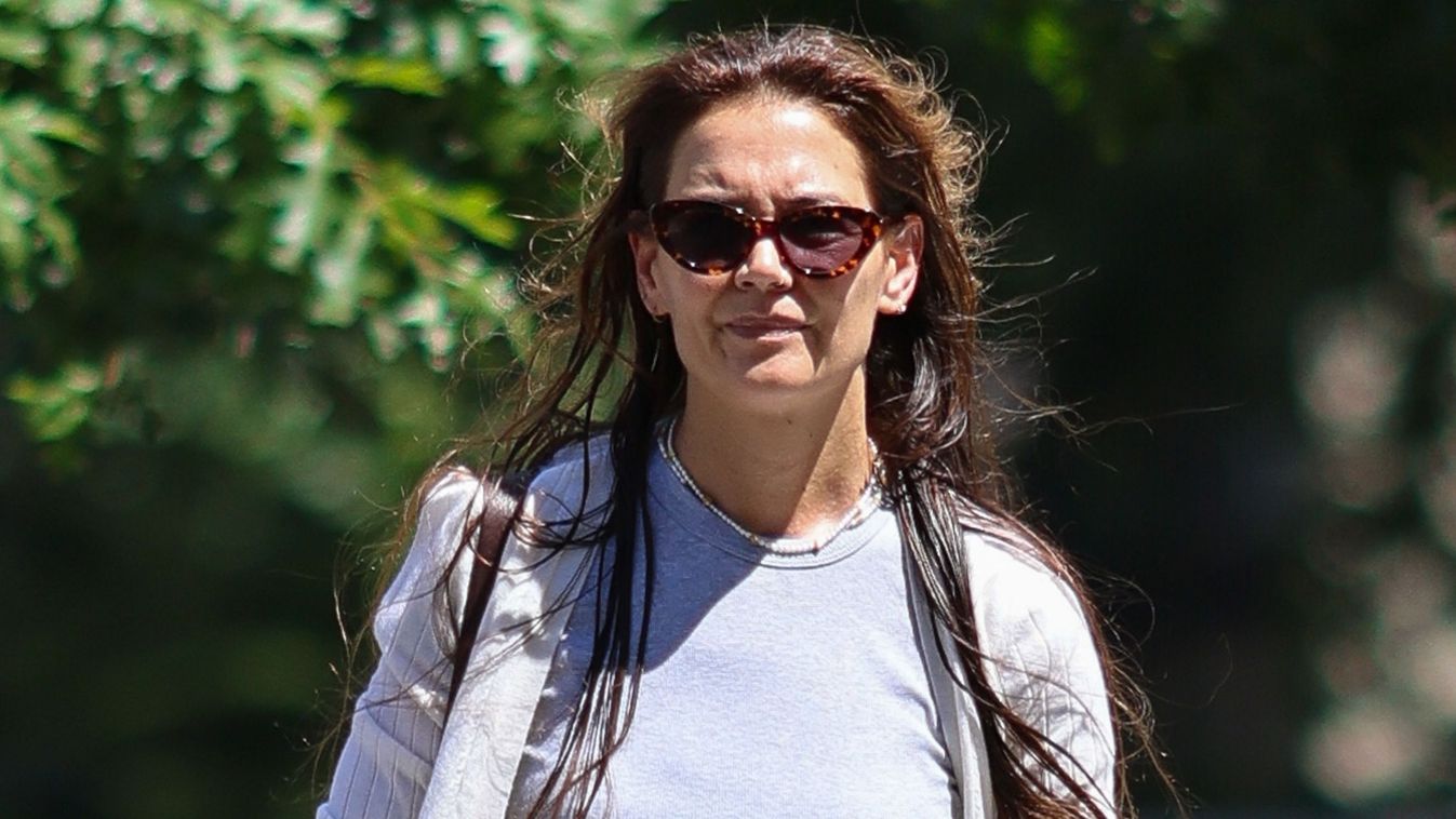 EXCLUSIVE: Katie Holmes is Pictured on a Stroll in New York City.