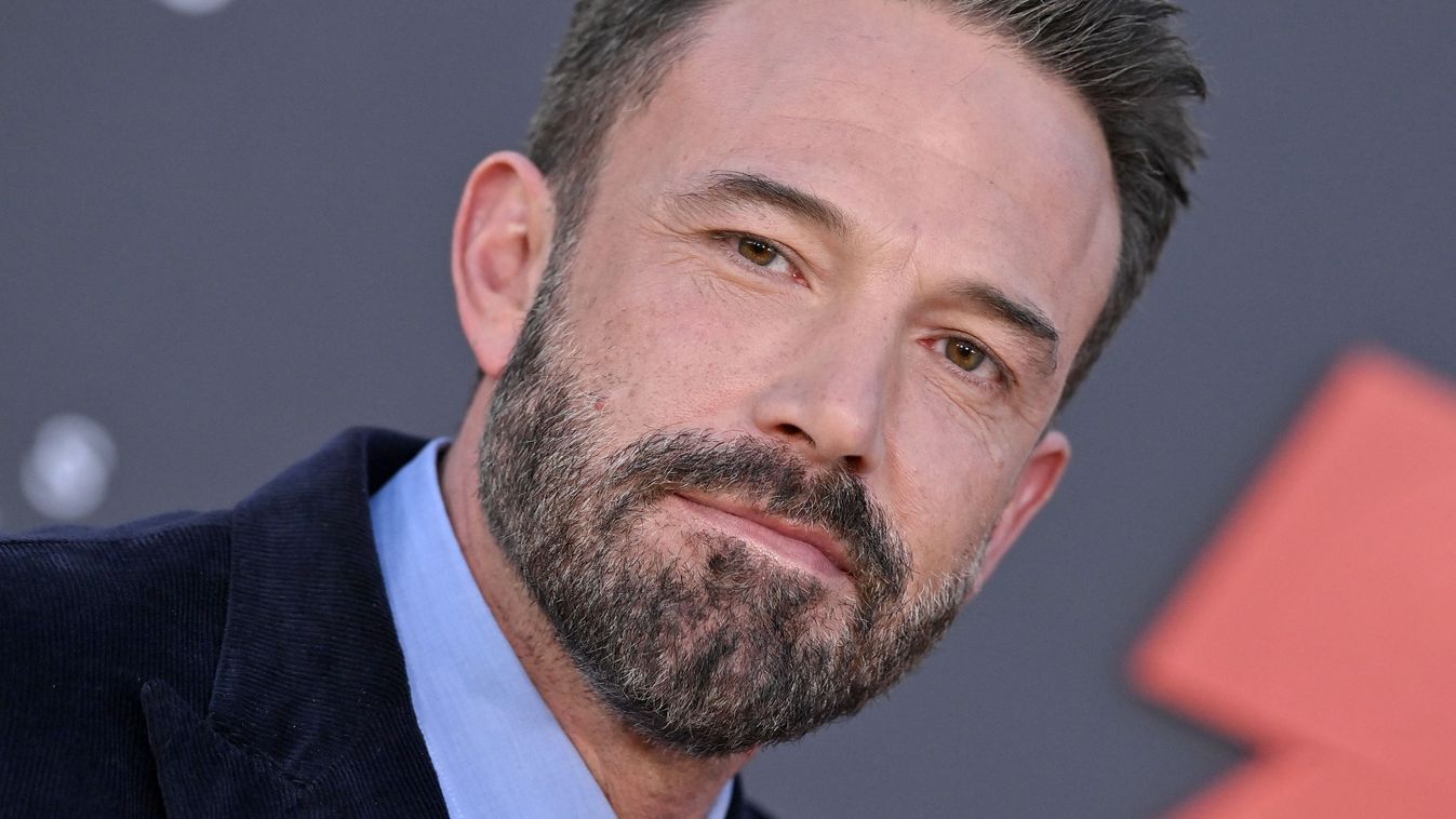 Ben Affleck, pucér, meztelenkedés