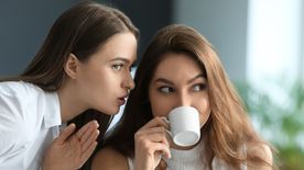 Miért jó a pletyka? Ismerd meg a pletyka pozitív oldalait!