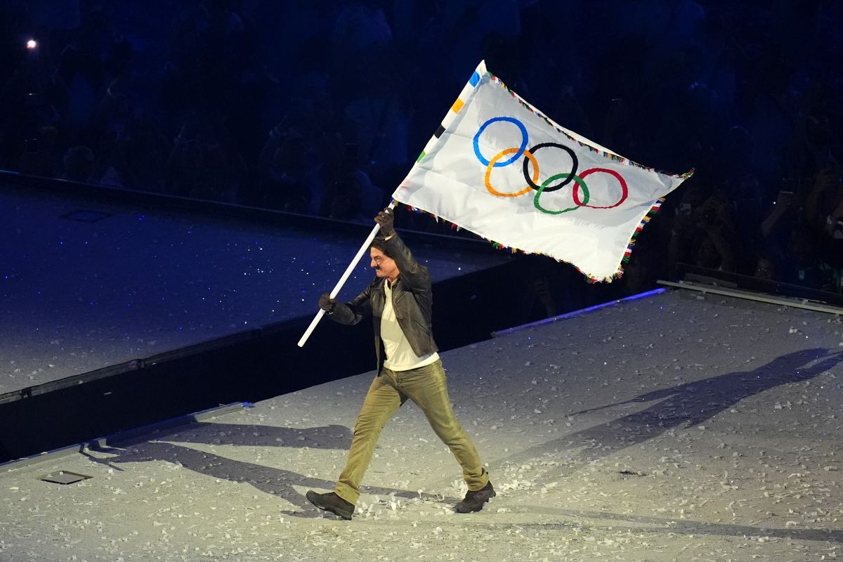 Tom Cruise a párizsi olimpia záróceremóniáján