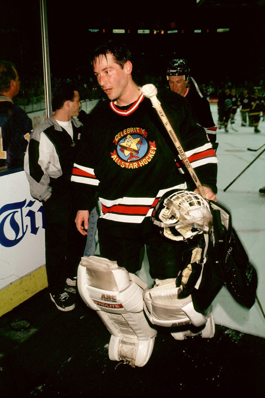 KEANU REEVES PLAYING ICE HOCKEY