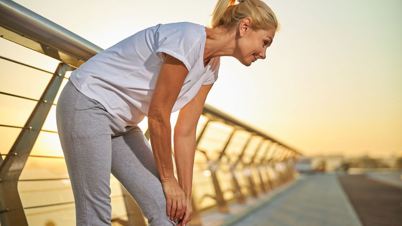 Beautiful,Sporty,Woman,In,White,Shirt,Suffering,From,Knee,Pain