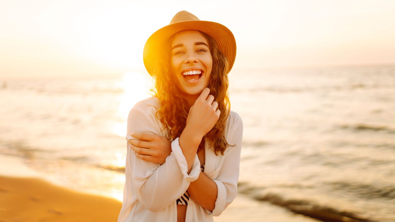 Happy,Woman,On,Beach,In,Summer,Style,Fashion,Trend,Outfit