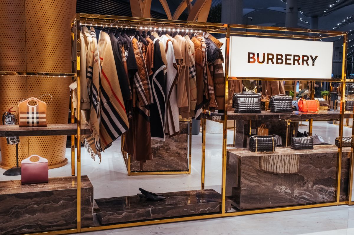 Logo,On,Facade,And,Entry,In,Boutique,Burberry.,Luxury,Store