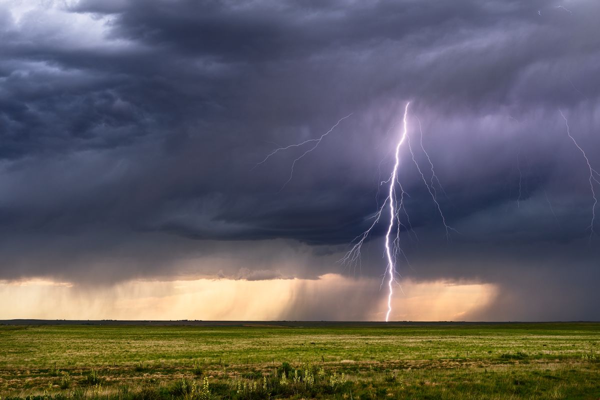 Thunderstorm,Lightning,Bolt,Strike,With,Storm,Clouds