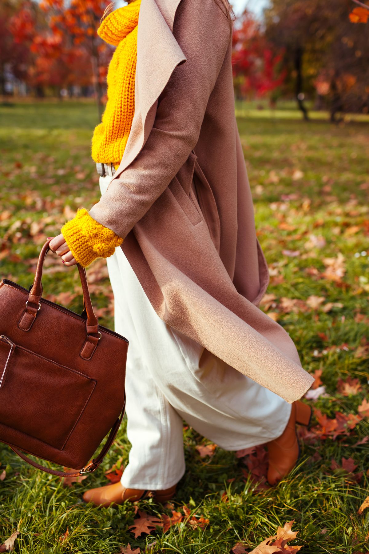 Fashionable,Woman,Wearing,Stylish,Clothes,And,Accessories,Walking,In,Fall