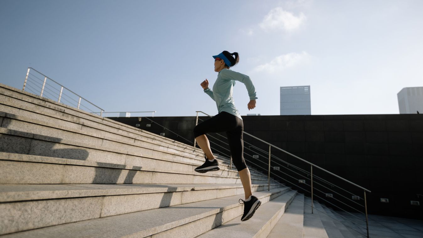 Fitness,Sports,Woman,Running,Up,Stairs,In,City, lépcsőzés, mozgás,sport