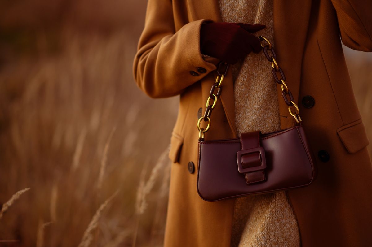 Trendy,Autumn,Fashion,Details:,Leather,Baguette,Bag,,Handbag.,Woman,Wearing