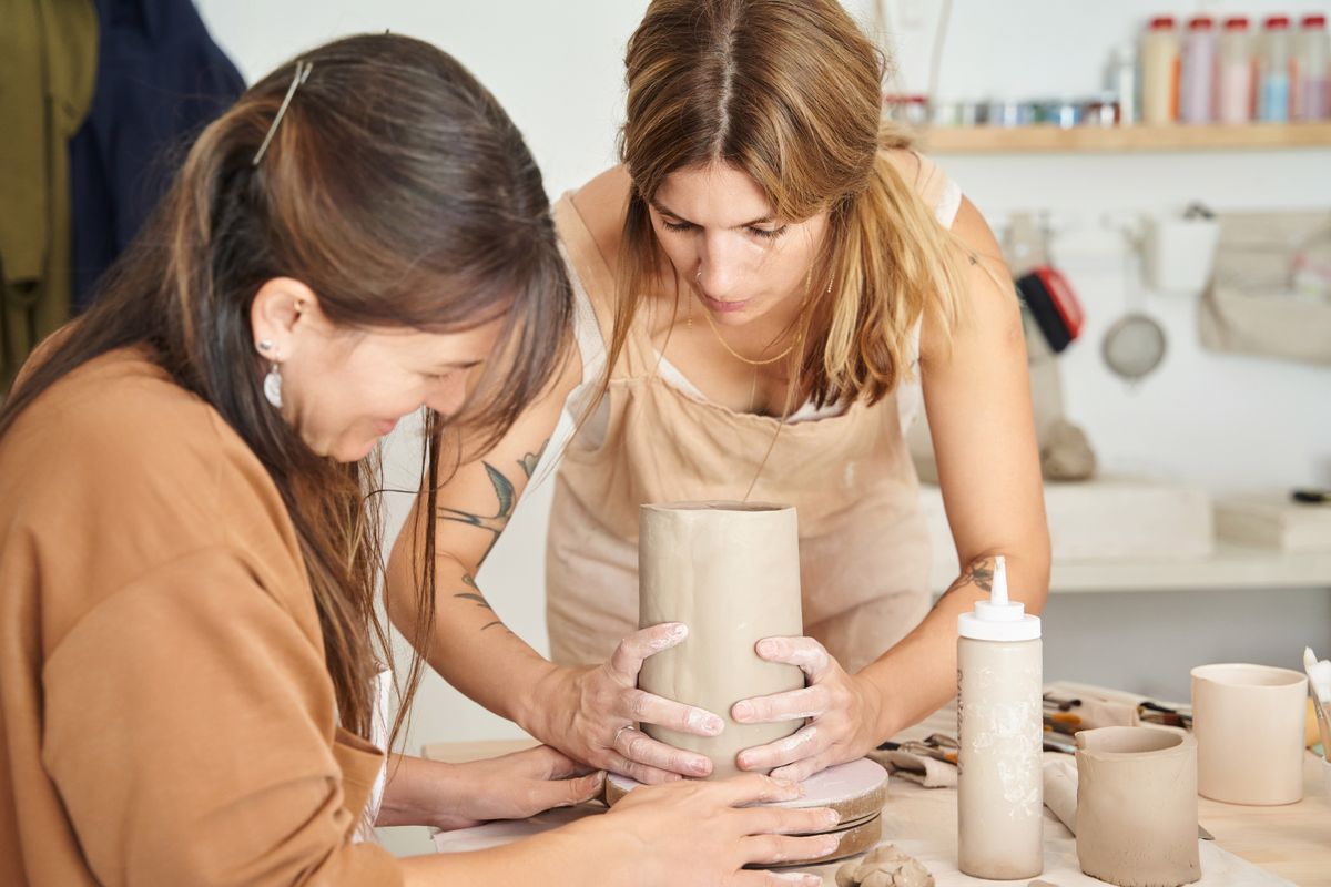 Two,Women,Working,With,Clay,In,A,Pottery,Workshop.,Craft, kreatív hobbi