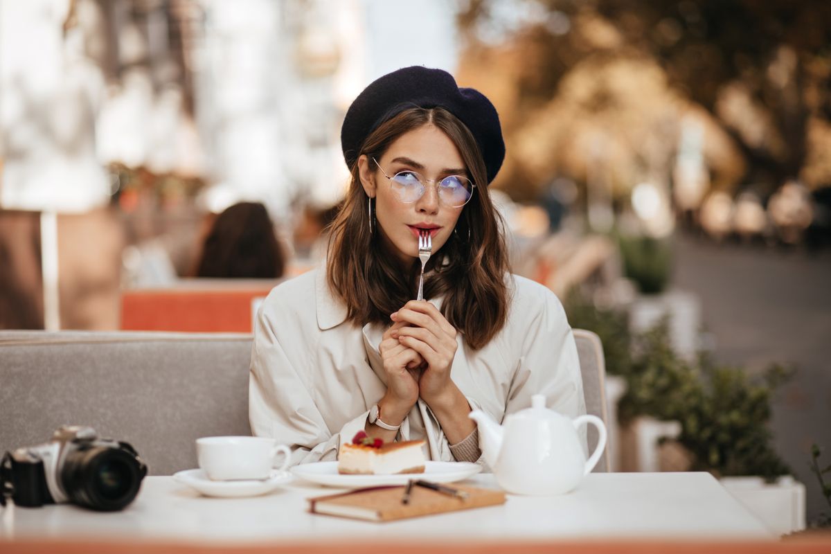 Attractive,Young,Brown-haired,Girl,In,Glasses,,Vintage,Beret,And,Beige