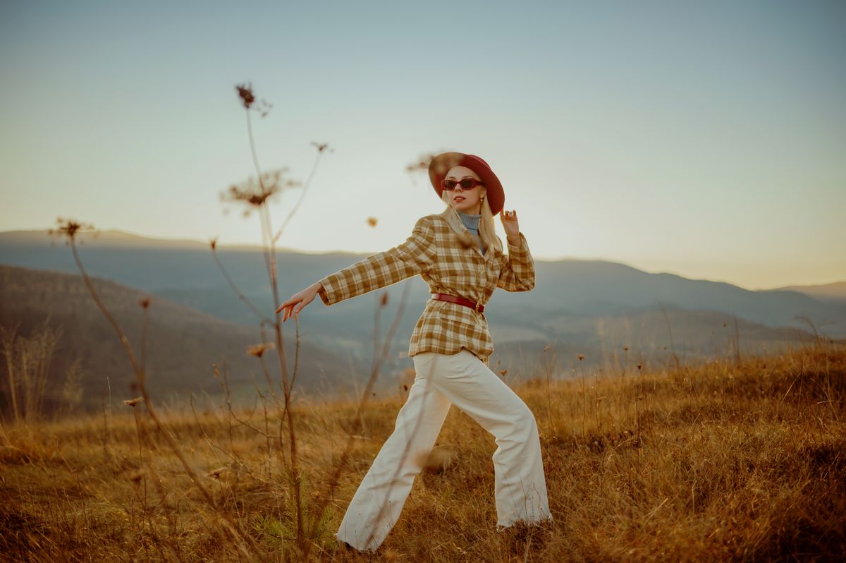 Fashionable,Woman,Wearing,Stylish,Autumn,Outfit,With,Orange,Hat,,Sunglasses,