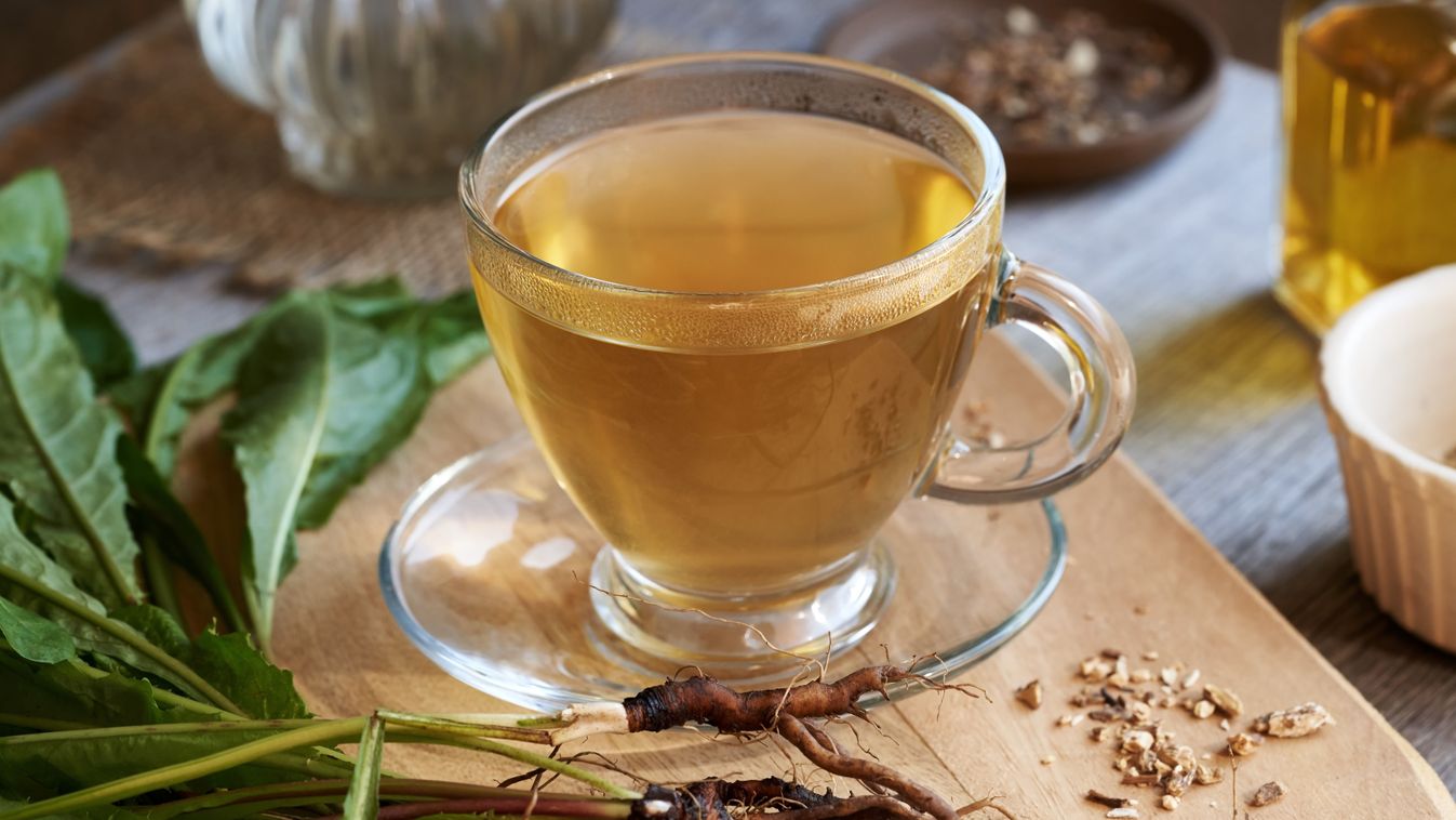 A,Glass,Cup,Of,Herbal,Tea,With,Fresh,Dandelion,Roots