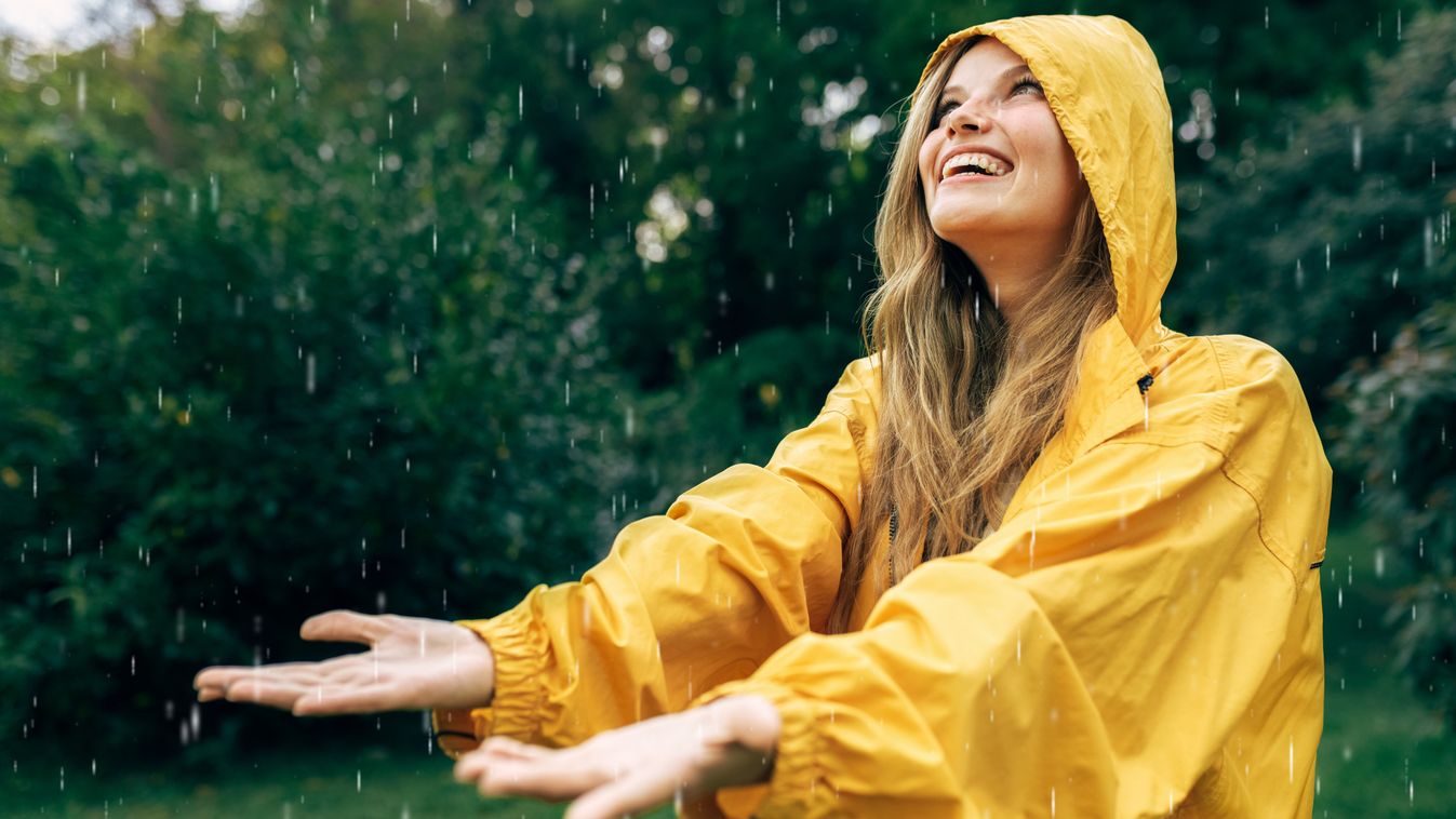 Horizontal,Side,View,Image,Of,A,Joyful,Young,Woman,Smiling