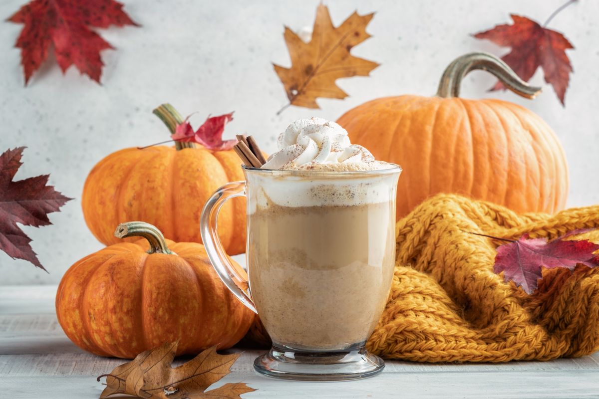 Pumpkin,Spice,Latte,In,A,Glass,Mug,With,Cinnamon,With