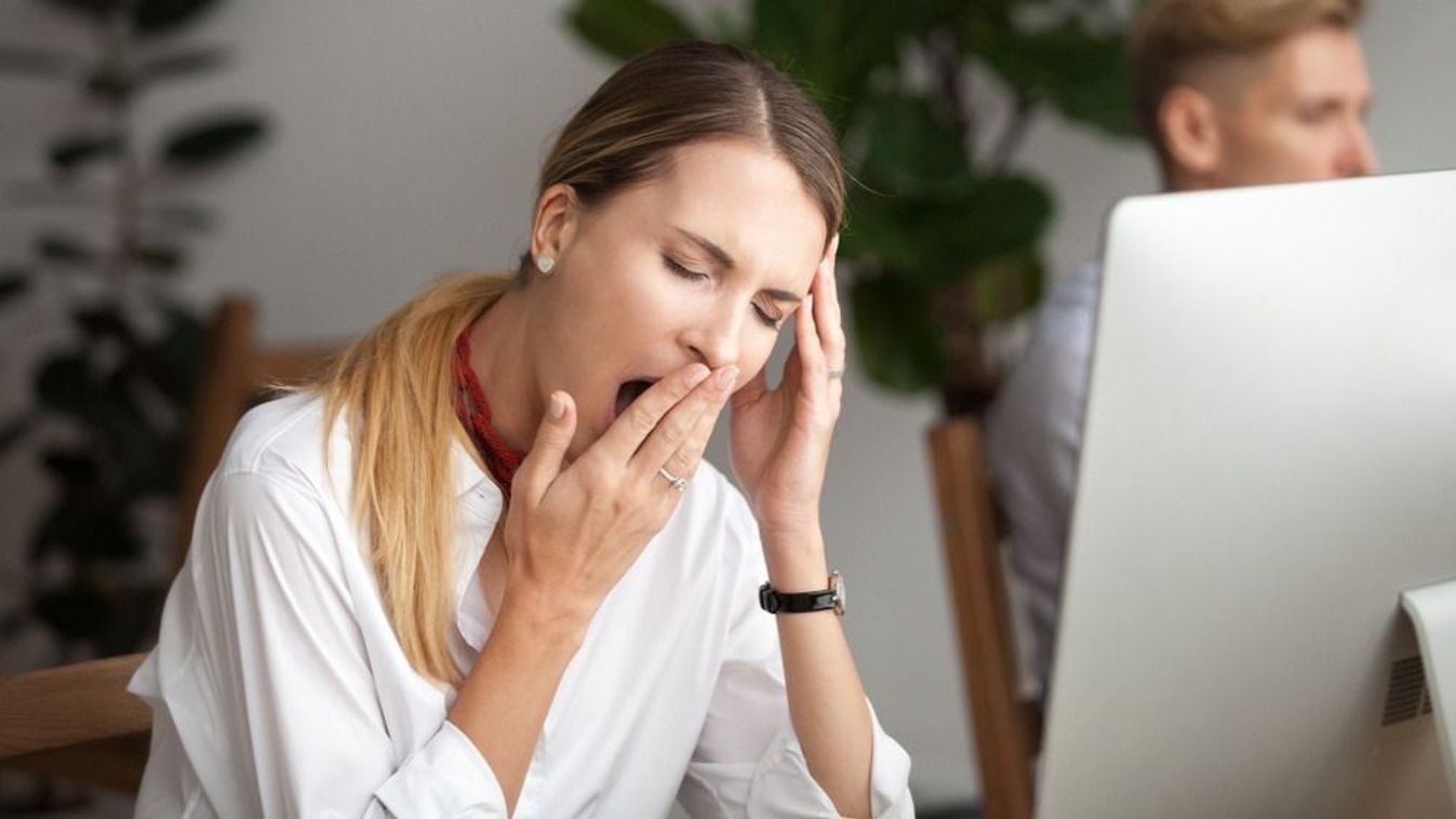 Bored,Businesswoman,Yawning,At,Workplace,Feeling,No,Motivation,Or,Lack