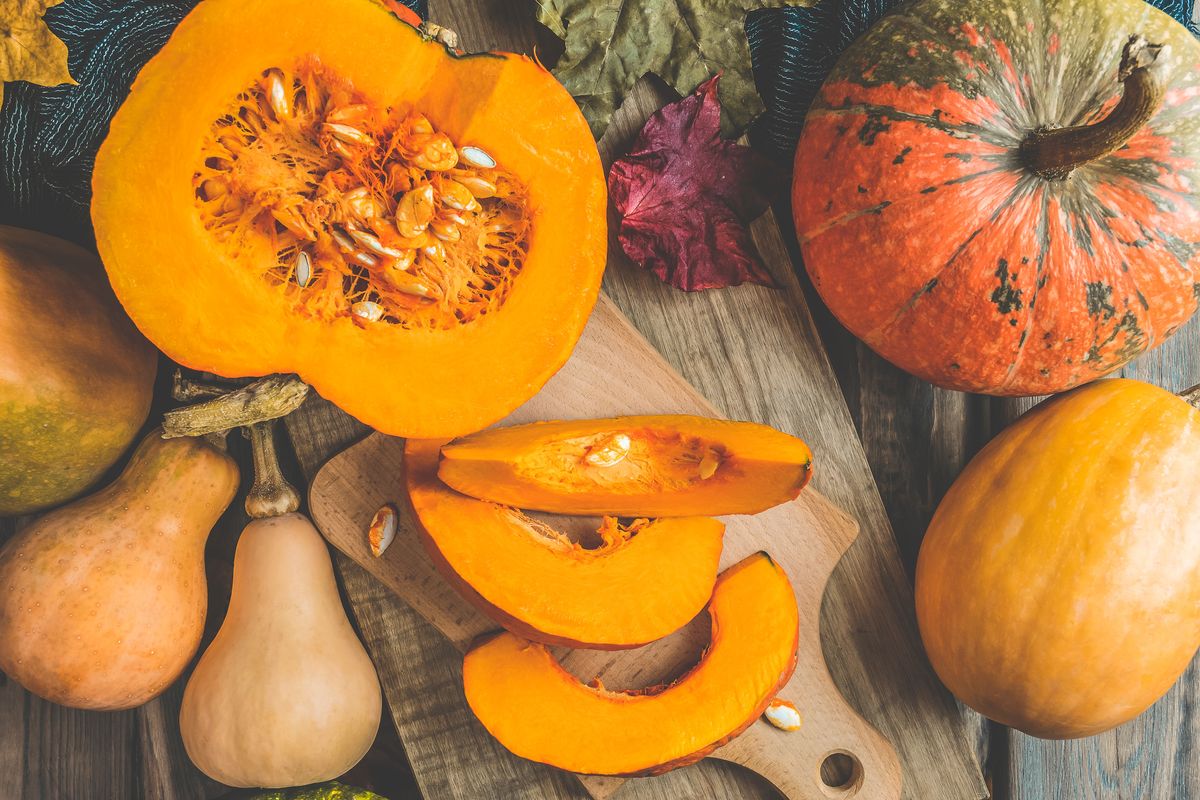 Pumpkins,On,The,Table.,Autumnal,Background.,Halloween,Party.,Thanksgiving,Day.