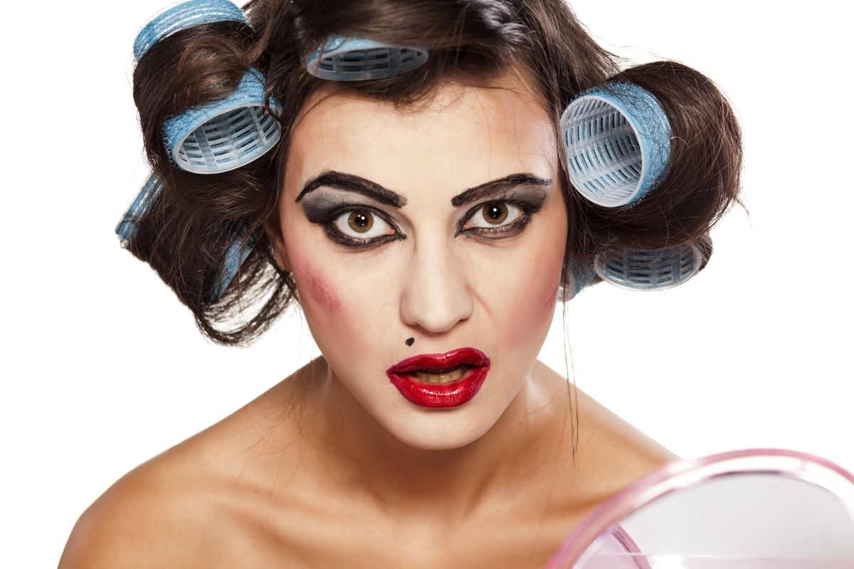 Funny,Woman,With,Curlers,And,Bad,Makeup