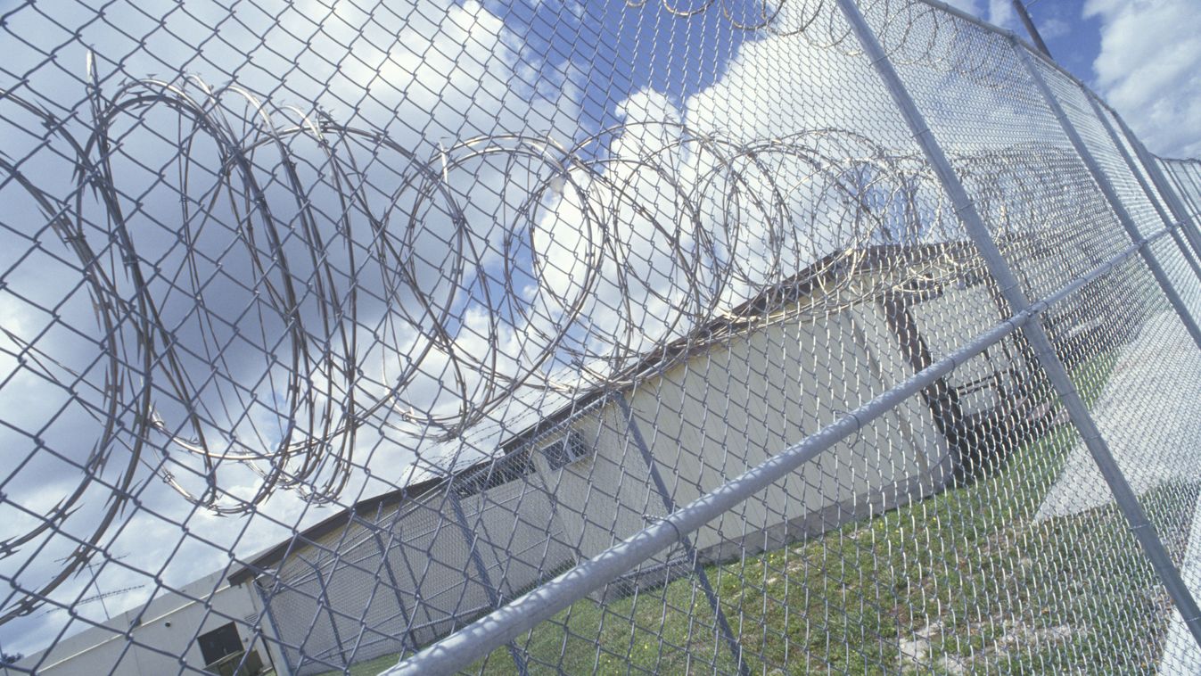 Barbed,Wire,Fence,At,Dade,County,Men's,Correctional,Facility,,Fl, börtön