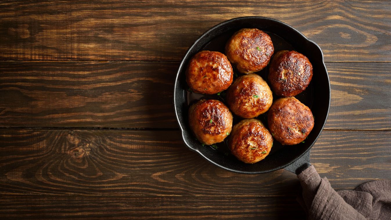 Minced,Pork,And,Beef,Cutlets,In,Cast,Iron,Skillet,Over