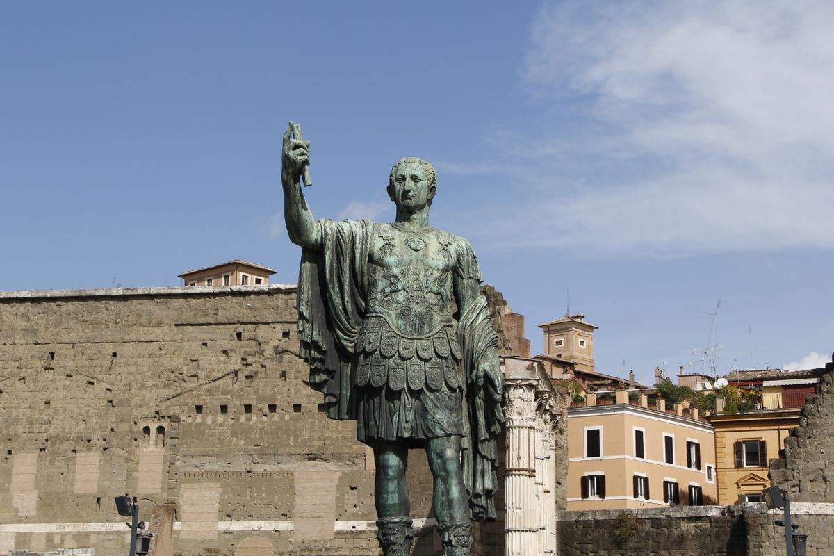 Julius,Caesar,Statue,In,Rome,,Italy naptár