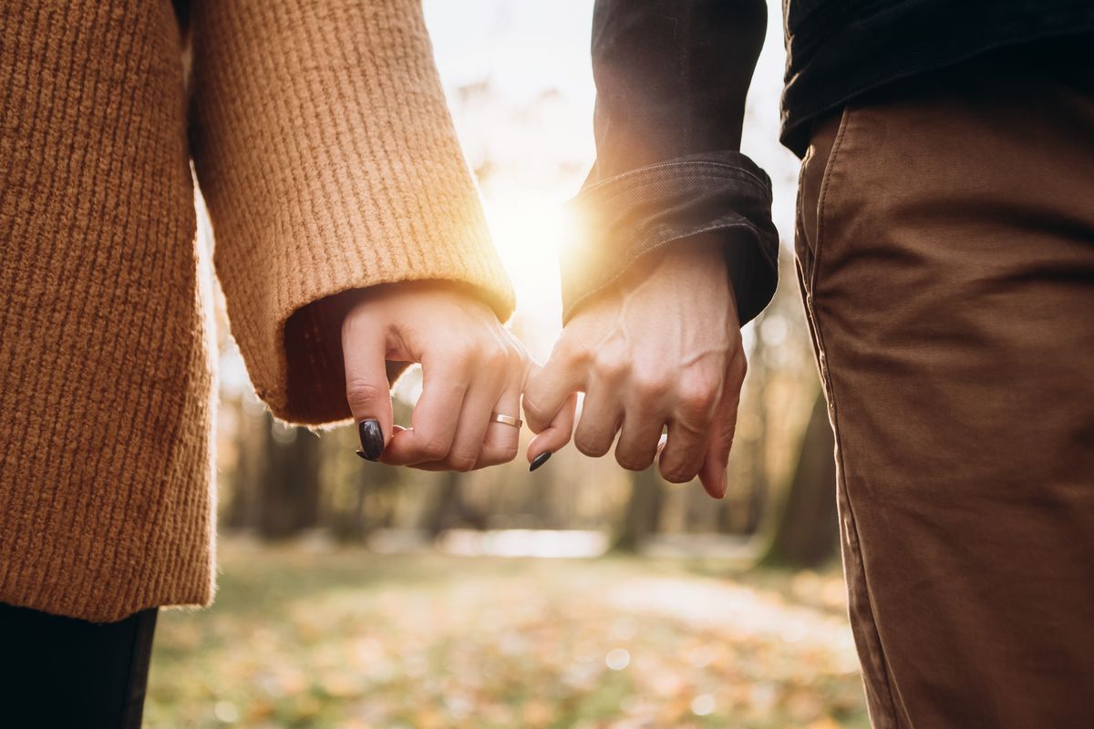 Cropped,Image,Hands,Young,Loving,Couple,Pinky,Swear,,Pinky,Promise