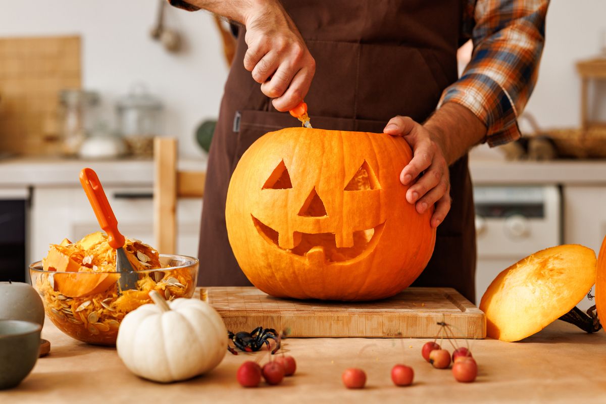 Cropped,Shot,Of,Man,In,Apron,Standing,In,Kitchen,And