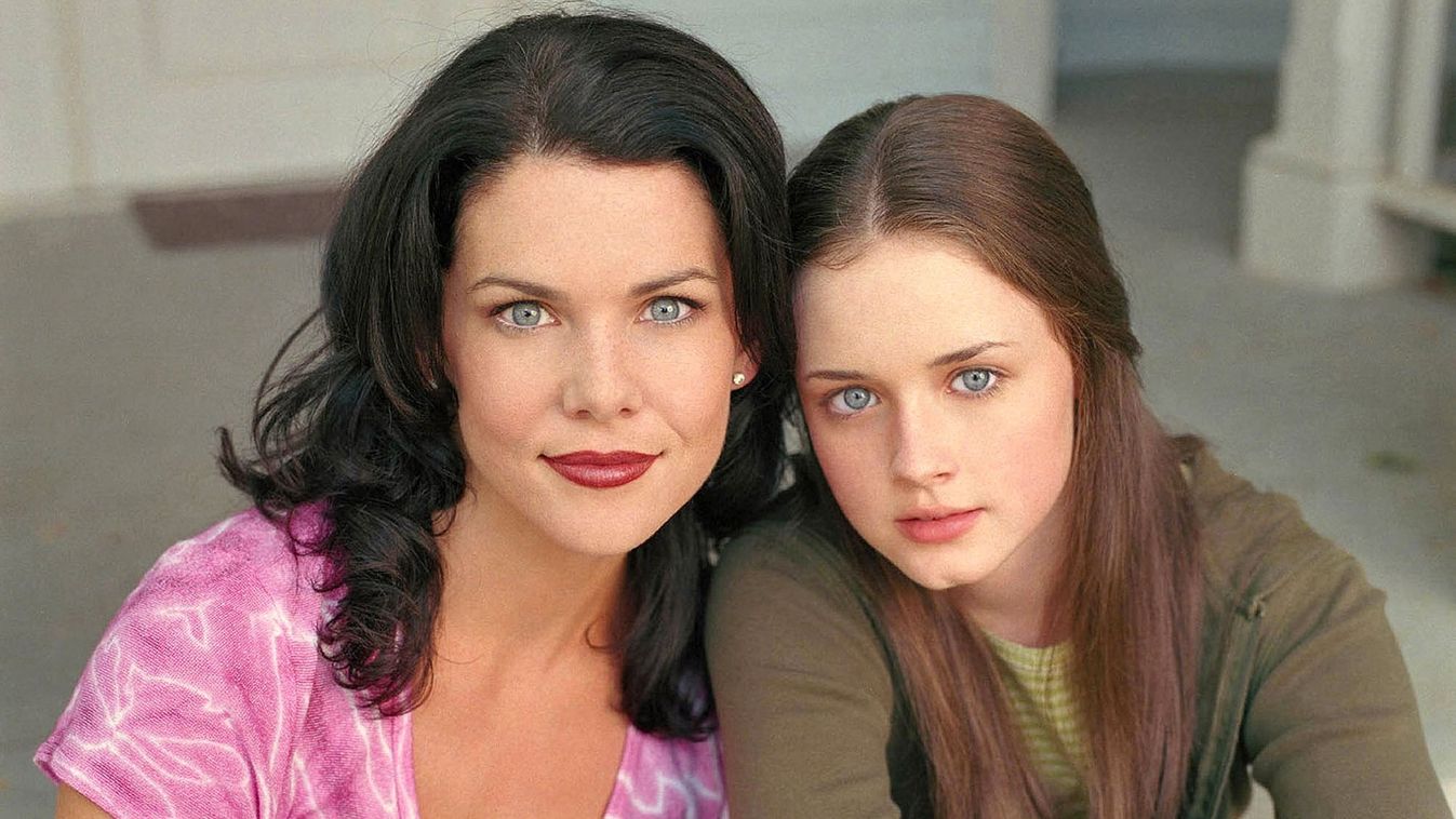 GILMORE GIRLS
Alexis Bledel as Rory Gilmore, Lauren Graham as Lorelai Gilmore 