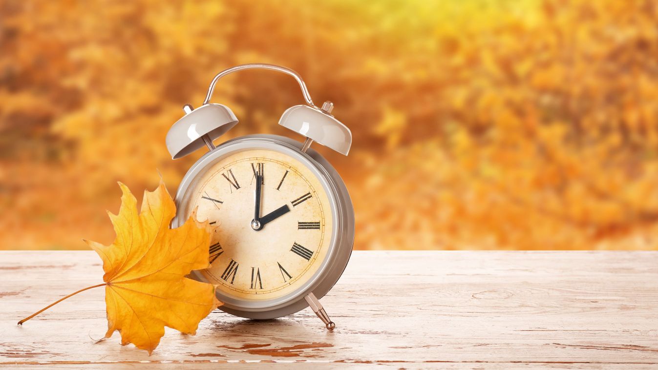 Alarm,Clock,And,Autumn,Leaf,On,Table,Outdoors.,Daylight,Saving