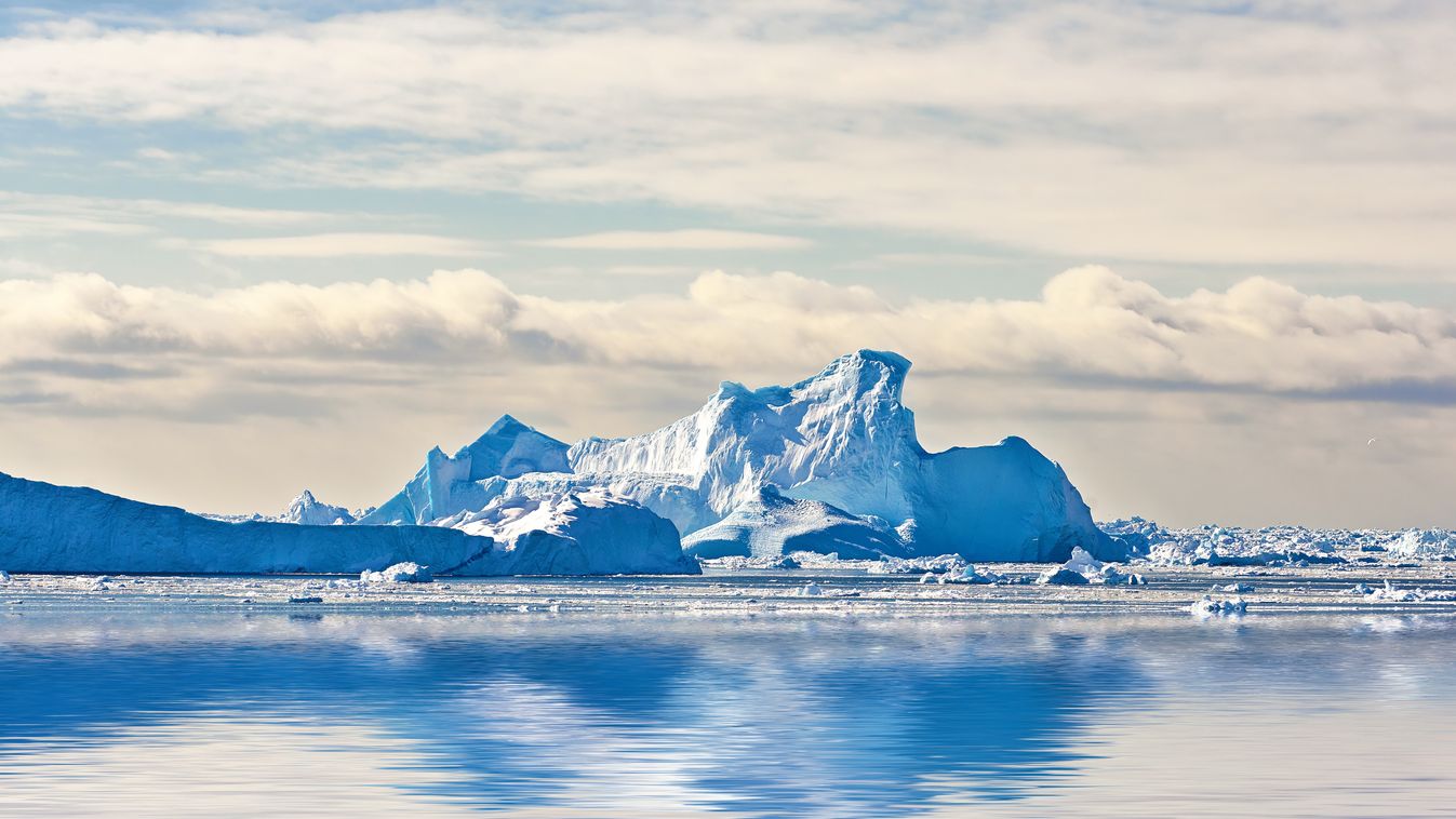 Antarctica,,Climate,Change,And,Water,With,Ice,In,Ocean,For