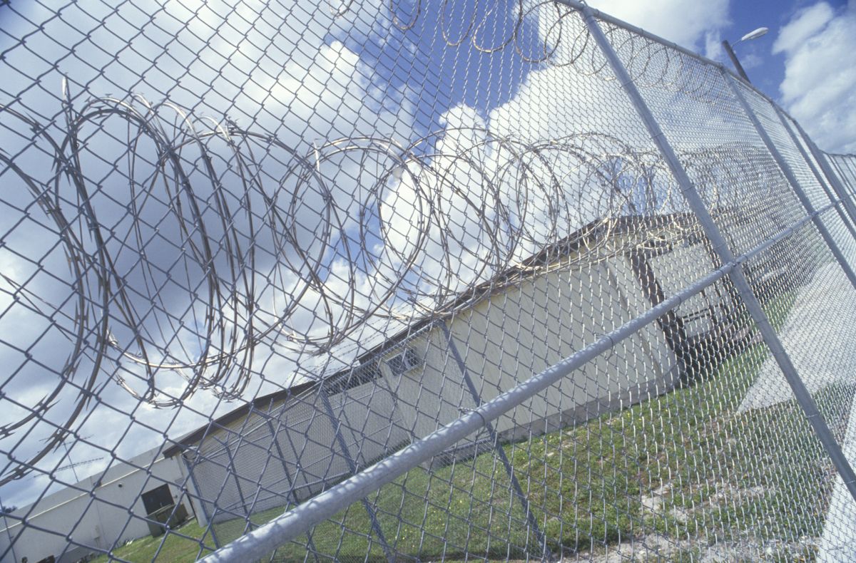 Barbed,Wire,Fence,At,Dade,County,Men's,Correctional,Facility,,Fl, börtön