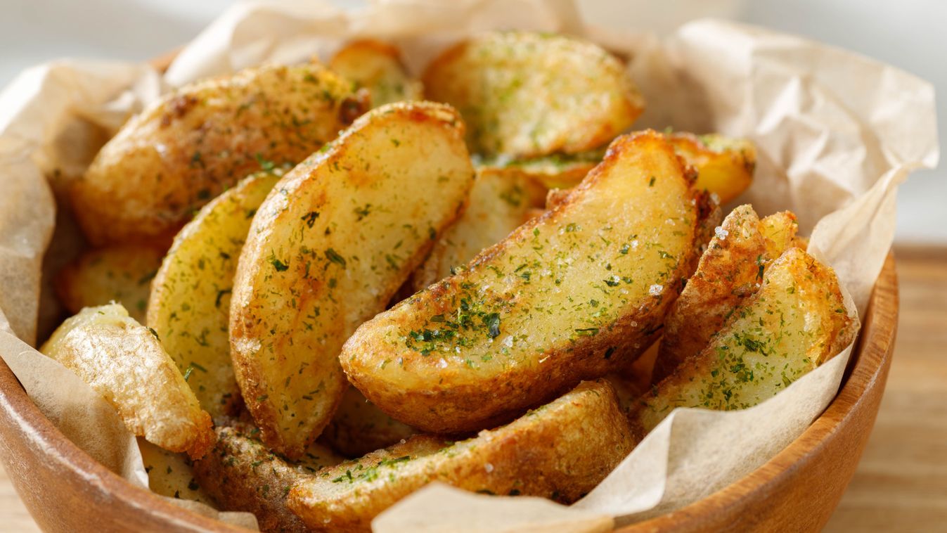 Fried,Potato,Wedges,With,Dried,Seaweed,And,Salt