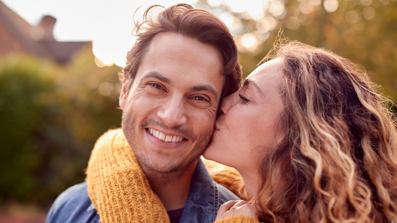 Portrait,Of,Happy,Loving,Couple,With,Woman,Giving,Man,Kiss