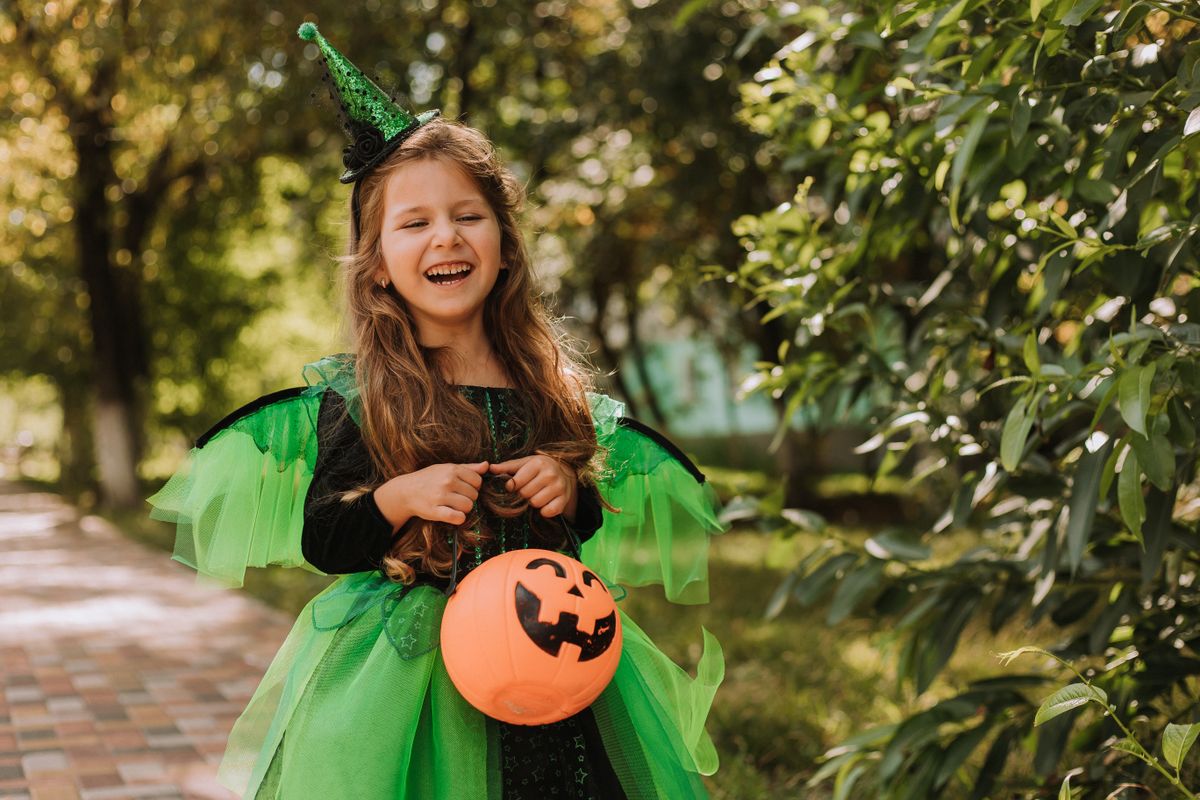 Cute,Little,Girl,In,A,Green,Halloween,Costume,Of,A