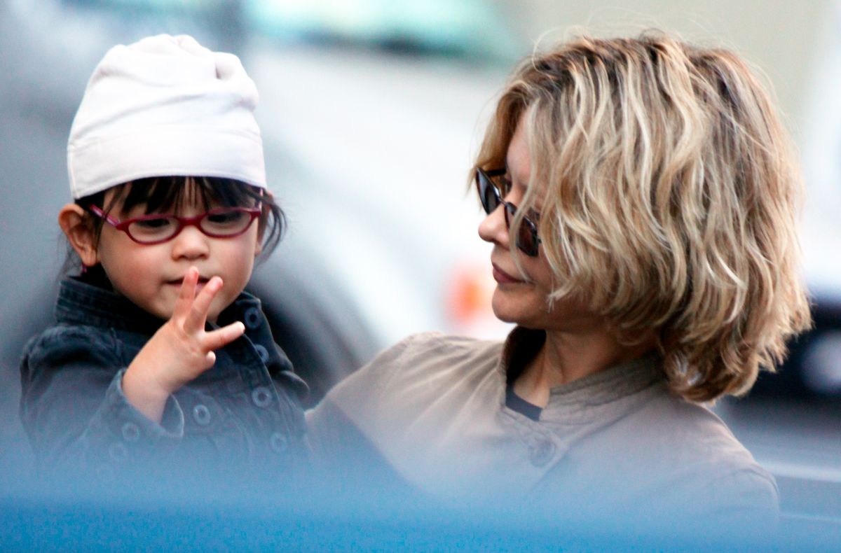 EXCLUSIVE: Meg Ryan Drops Off Daisy at Nursery, Meg ryan és daisy