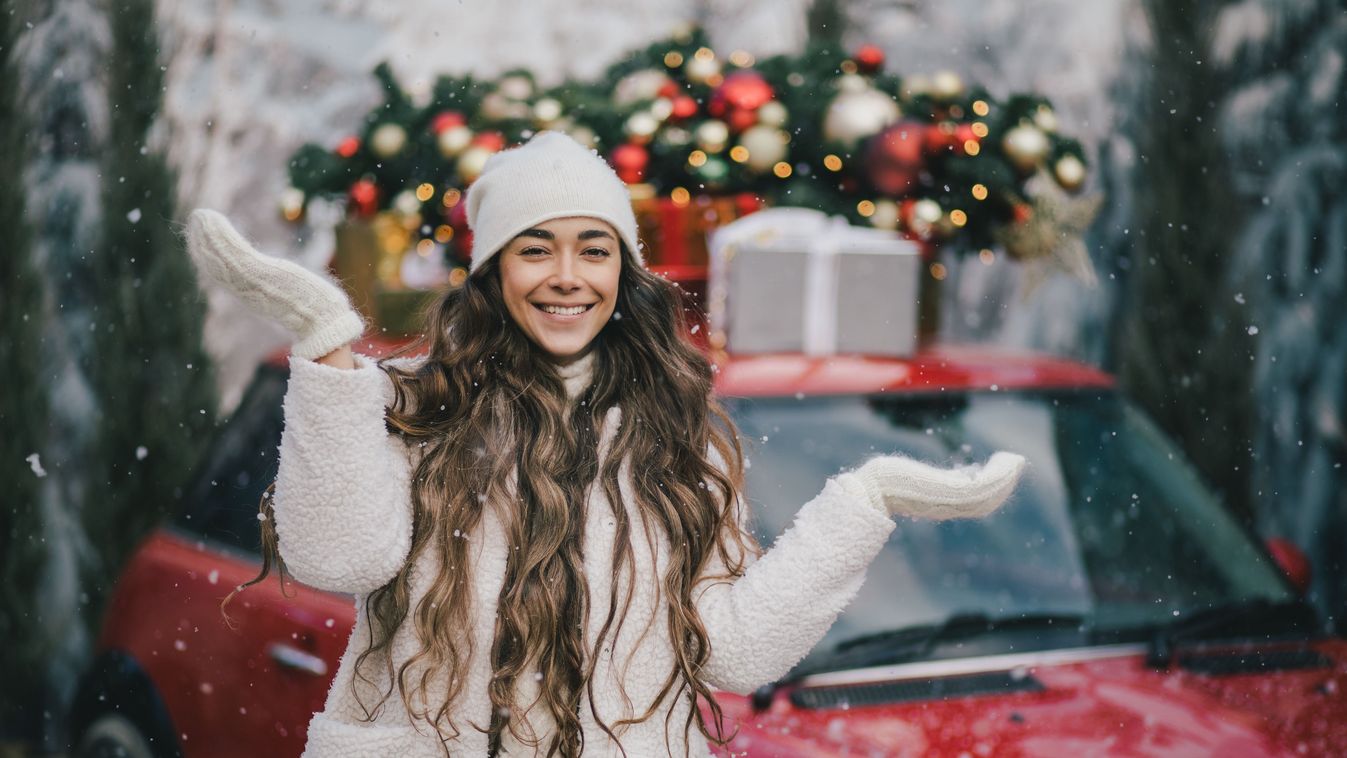 Beautiful,Young,Woman,Wearing,Knitted,Sweater,And,Woolen,Hat,Standing