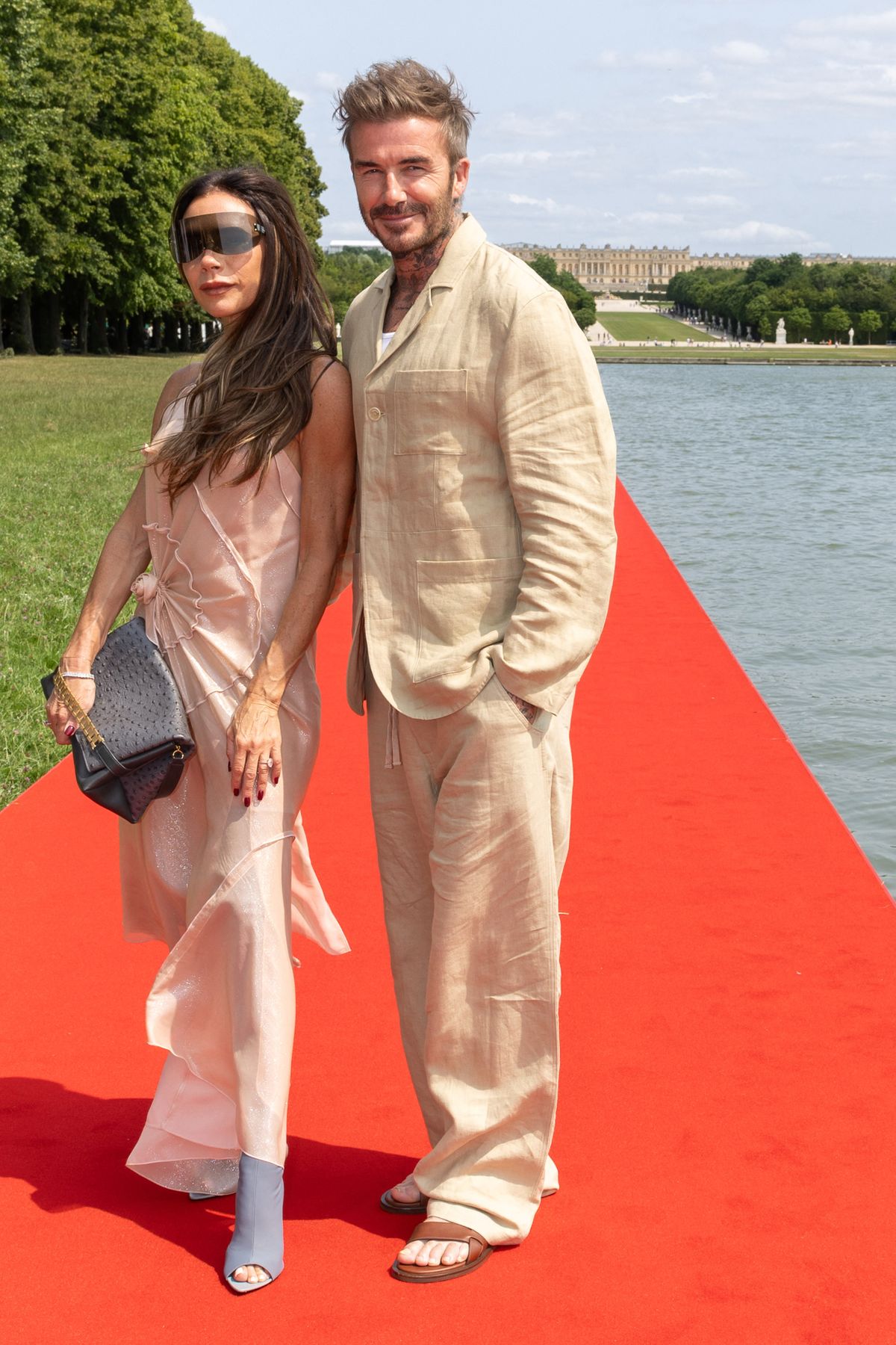 David et Victoria Beckham assistent au défilé automne-hiver 2023-2024 "Le Chouchou" de Jacquemus au château de Versailles