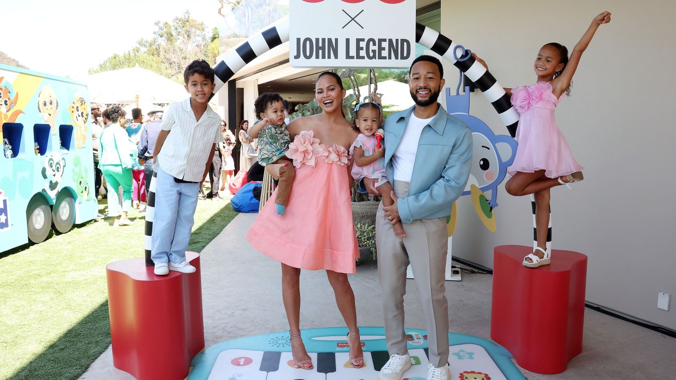 Fisher-Price X John Legend Launch Event chrissy teigen család