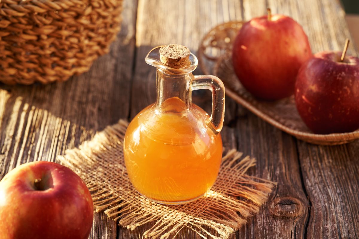 A,Jug,Of,Apple,Cider,Vinegar,With,Fresh,Fruit,On