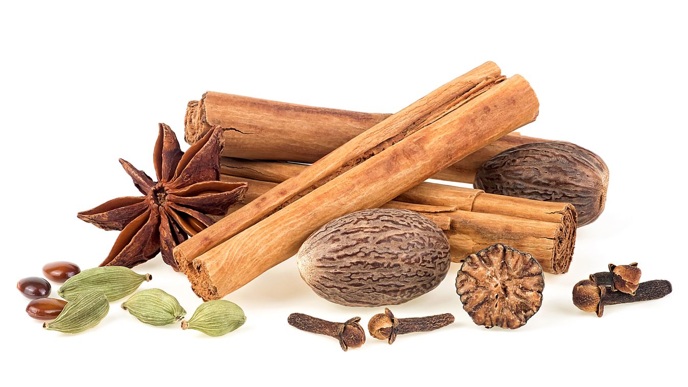 Traditional,Christmas,Spices,-,Cinnamon,Sticks,,Star,Anise,,Cloves,,Nutmeg