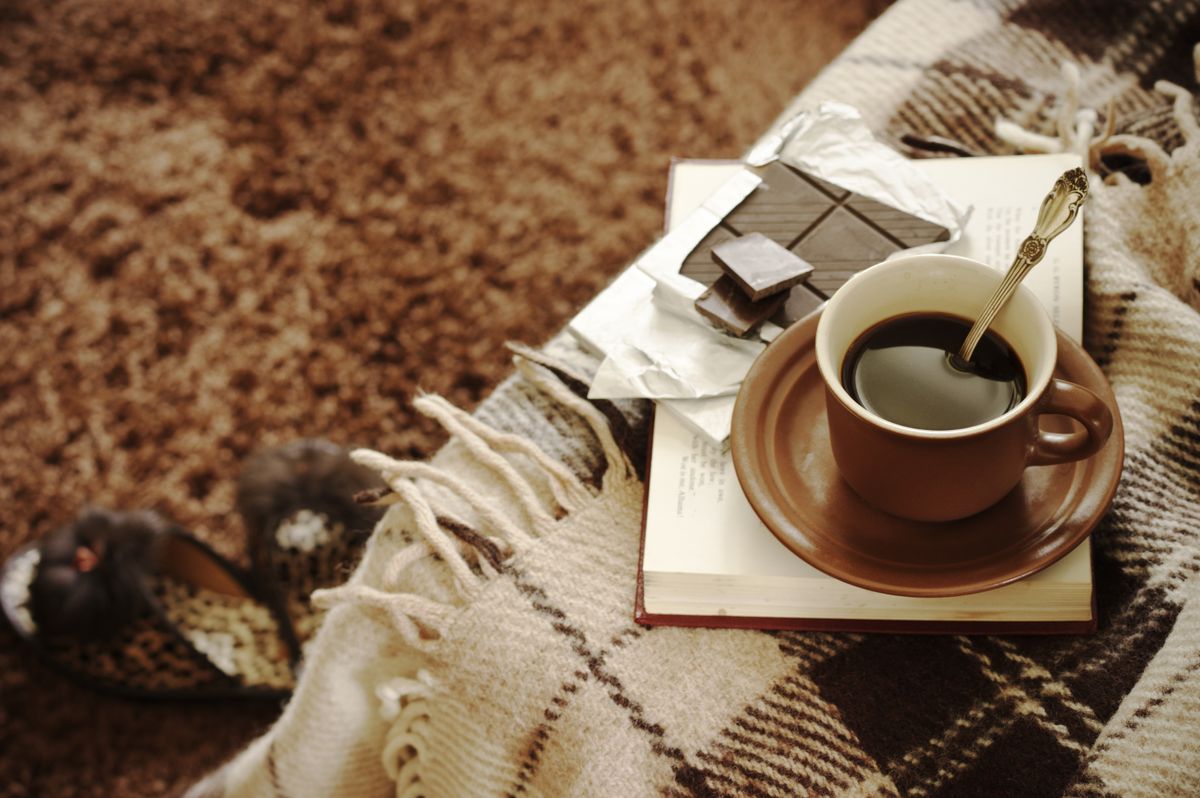 Woolen,Plaid,,Coffee,Cup,,Book,And,Slippers,On,Shaggy,Carpet.