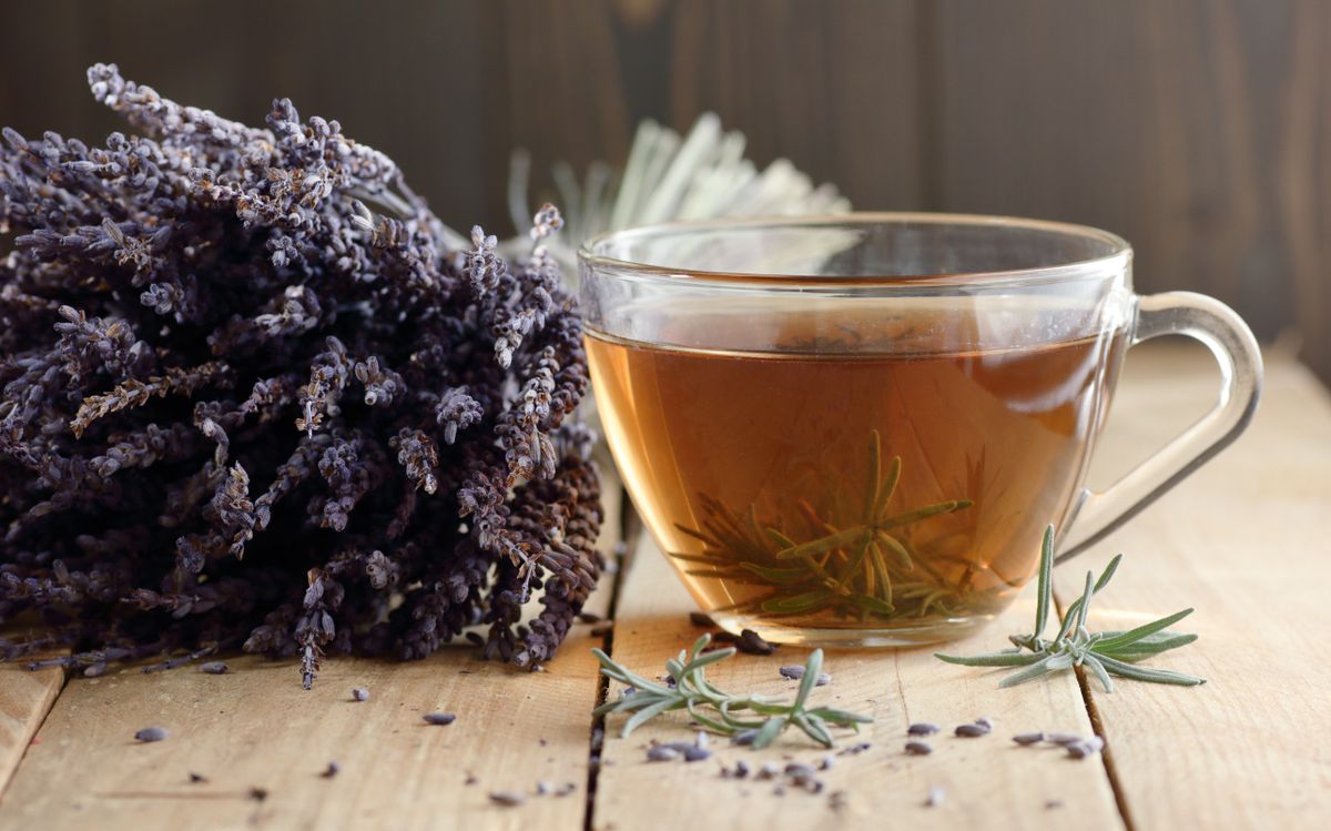 Lavender,Herbal,Leaf,Tea,In,A,Glass,Cup,With,Lavender