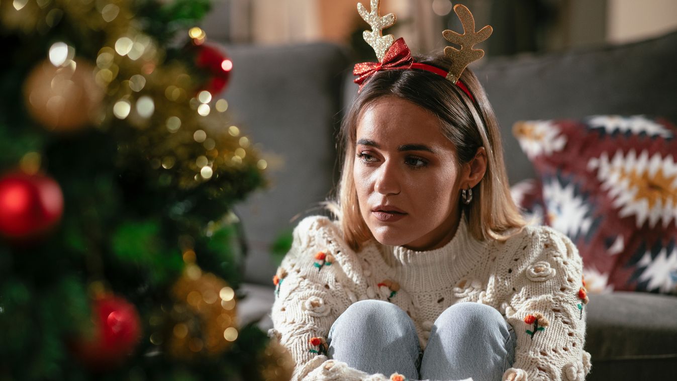 Young,Sad,Woman,Sitting,Near,The,Christmas,Tree.,Depressed,Woman, magányos karácsony