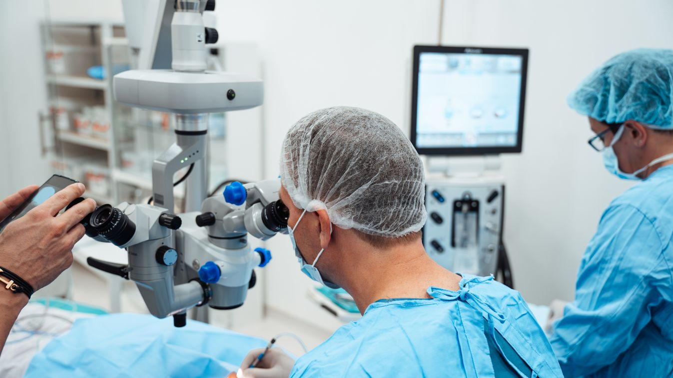 Skilled,Surgeon,And,His,Medical,Team,Perform,Precise,Eye,Surgery