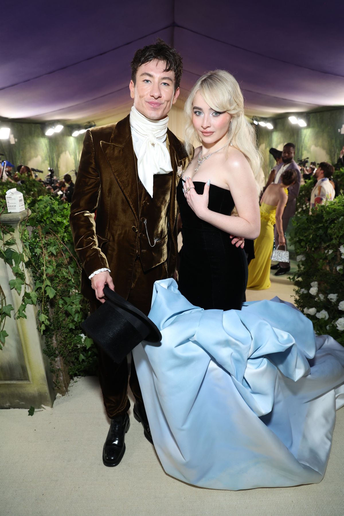 The 2024 Met Gala Celebrating "Sleeping Beauties: Reawakening Fashion" - Red Carpet, Sabrina Carpenter és barry keoghan