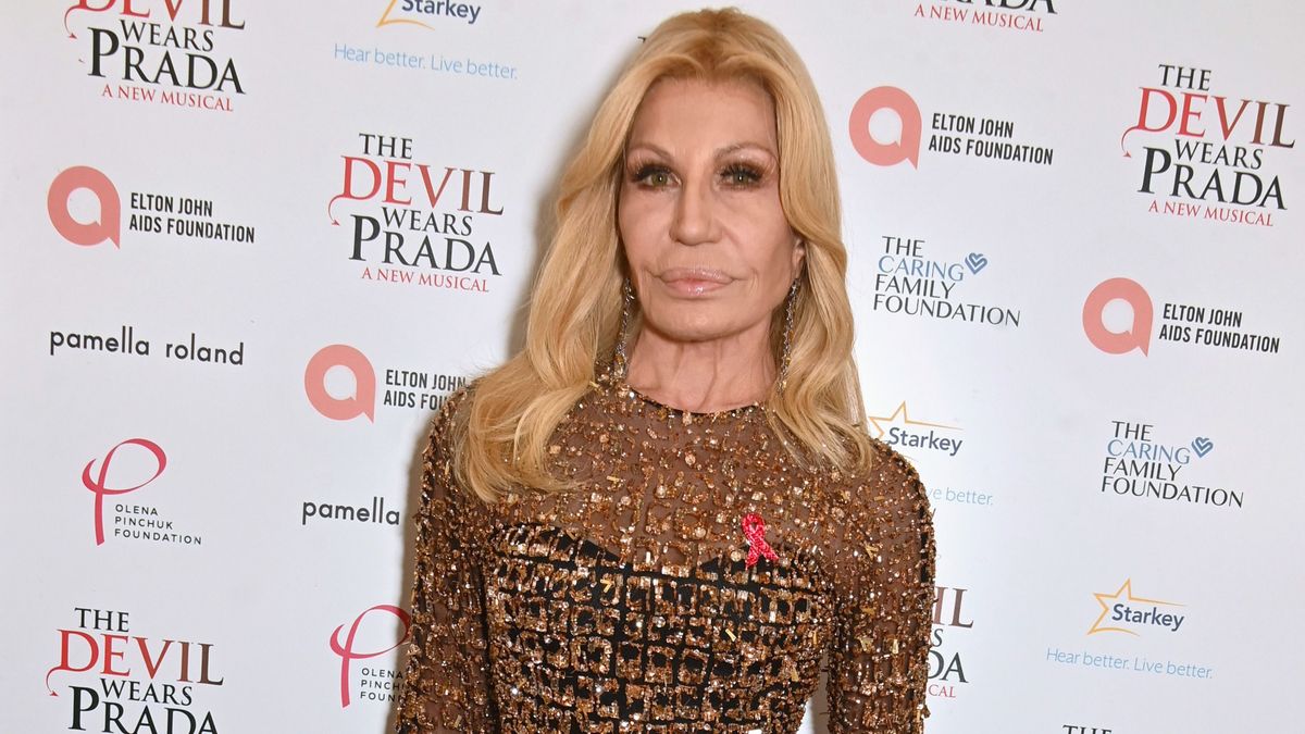 Donatella Versace újra természetesen néz ki