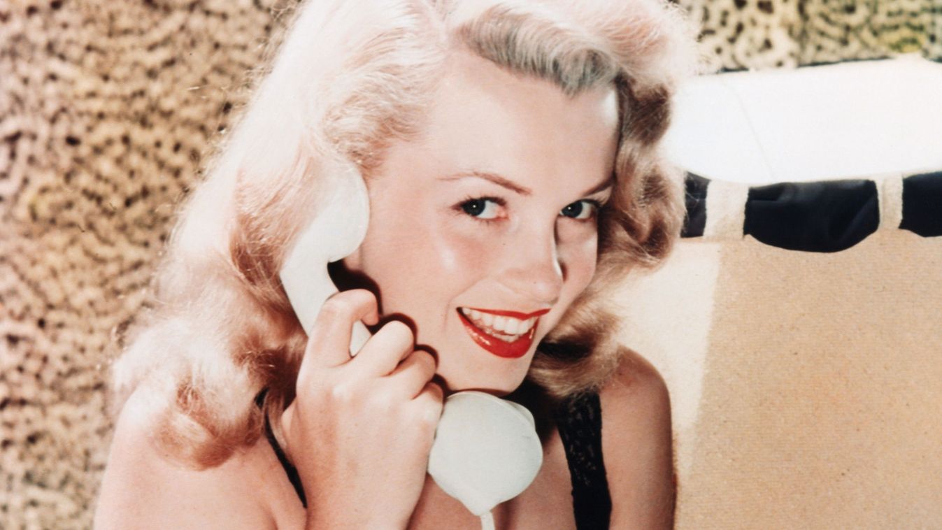 Marilyn Monroe Telephoning