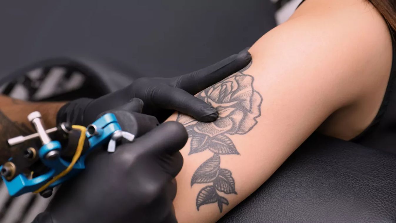 Professional,Artist,Making,Tattoo,In,Salon,,Closeup