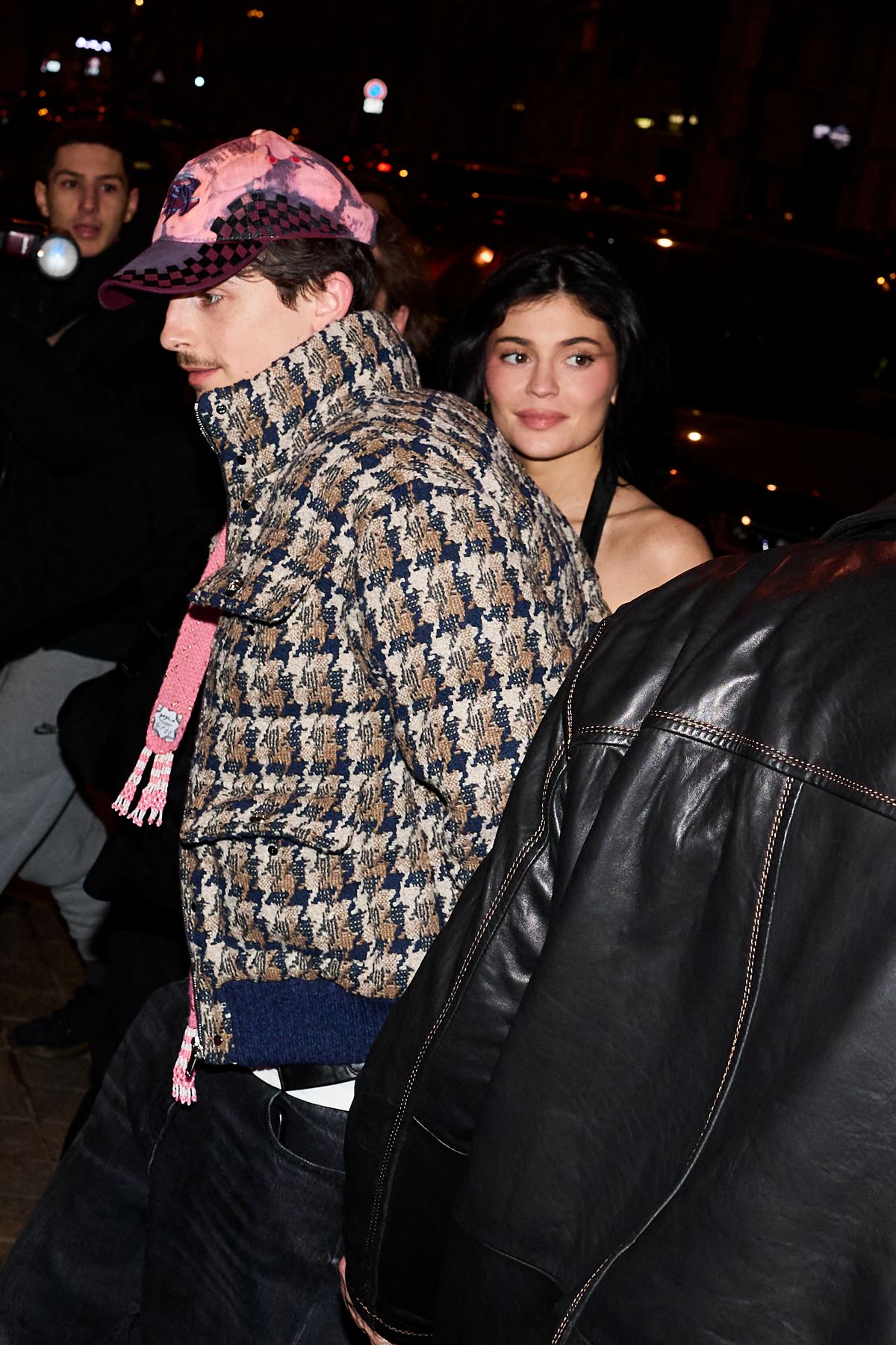 CM - Timothée Chalamet et Kylie Jenner de retour à l'hotel Royal Monceau après avoir diné au Bar des Prés Montaigne après l'avant-première du film "Un parfait inconnu" à Paris