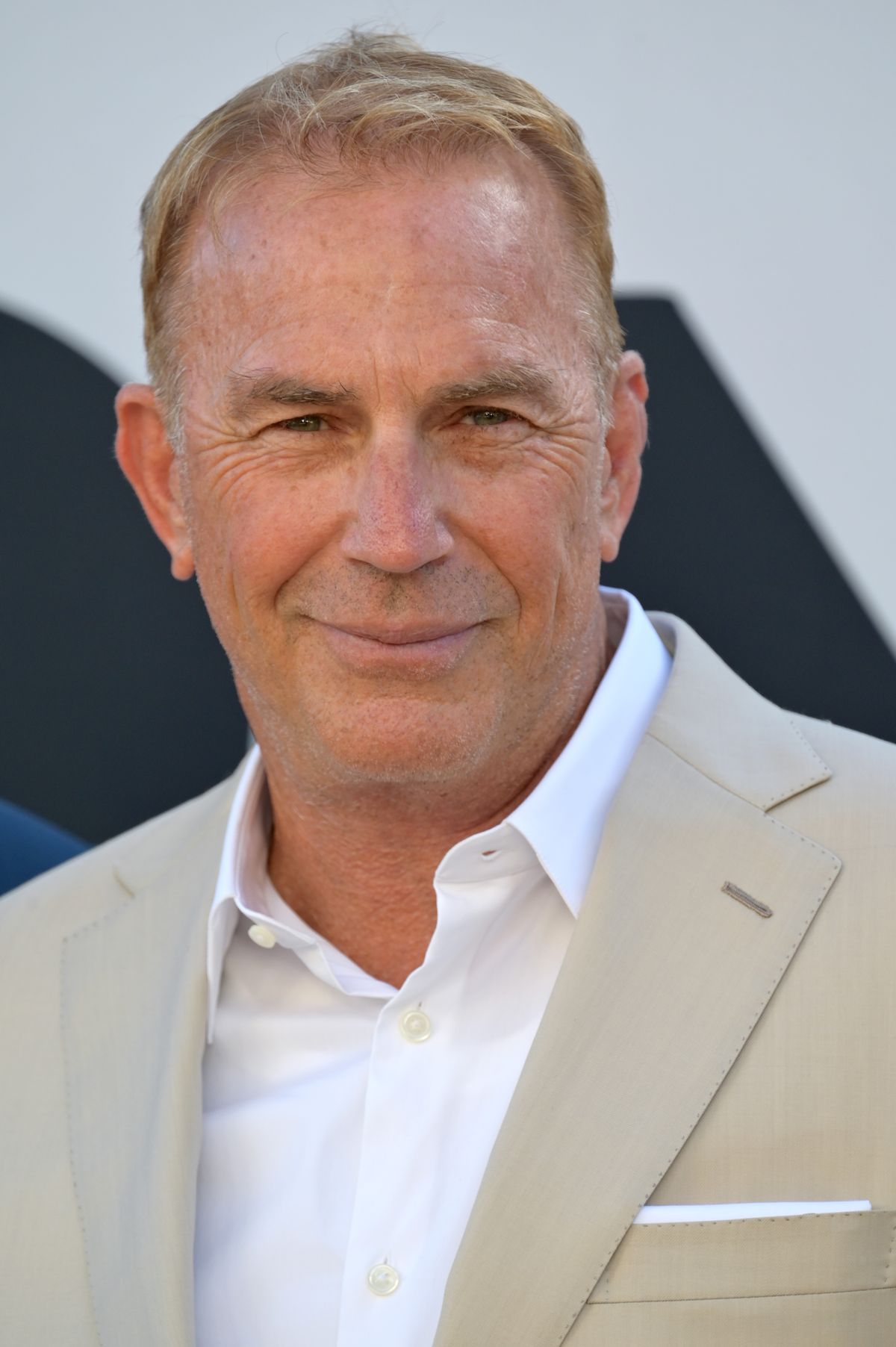 Kevin Costner, Diana hercegné, pikáns