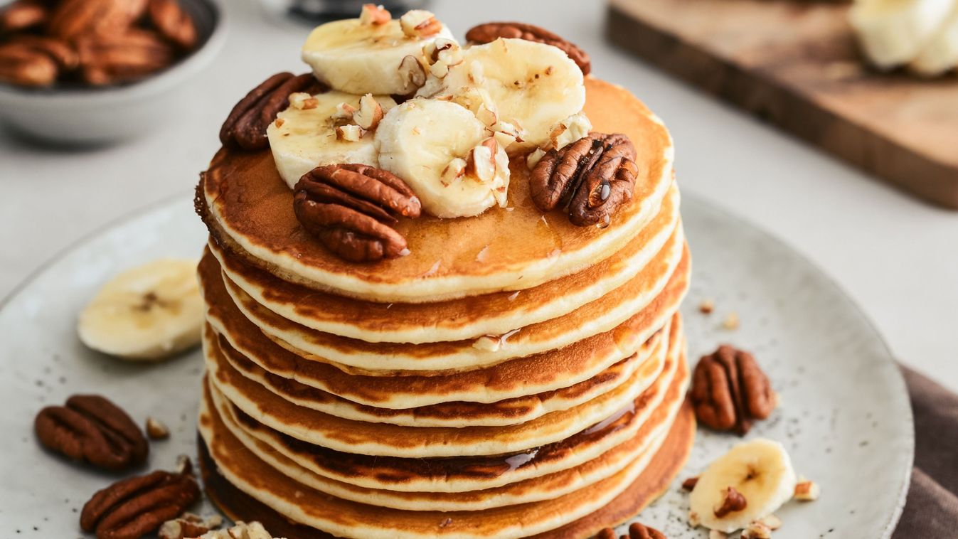 Plate,Of,Maple,Pecan,Pancakes,With,Fresh,Bananas,And,Coffee